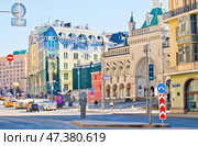 Театральный проезд. Солнечный весенний день. Москва. Россия. Редакционное фото, фотограф E. O. / Фотобанк Лори