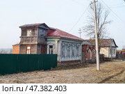Старинный дом на улице 3-го Интернационала,47 в поселке Мстёра. Стоковое фото, фотограф Сергей Овчинников / Фотобанк Лори