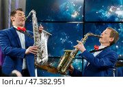 Belarus, Gomel, the performance of the Gomel city orchestra. March 29, 2017.Playing Saxophones.Jazz music. To play in the orchestra. Wind instruments.Musician saxophonist. Редакционное фото, фотограф Лазаренко Светлана / Фотобанк Лори