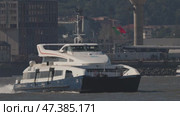 Catamaran ferry navigating tagus river lisbon portugal. Стоковое видео, видеограф Константин Шишкин / Фотобанк Лори