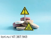 Предупреждение об опасности питания исключительно полуфабрикатами. Стоковое фото, фотограф Лозовая Людмила / Фотобанк Лори