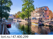 Экскурсия на лодке, канал Грибоедова, Санкт-Петербург. Редакционное фото, фотограф Baturina Yuliya / Фотобанк Лори