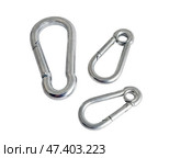 Альпинистские карабины на белом фоне. Climber carabiners on a white background. Стоковое фото, фотограф Татьяна Д / Фотобанк Лори