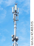 Вышка с антеннами сотовой связи на фоне голубого неба. GSM Antenna against blue sky. Стоковое фото, фотограф Татьяна Д / Фотобанк Лори