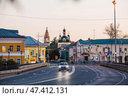 Pereslavl-Zalessky, September 9, 2024, Yaroslavl region. View of Rostovskaya street and the Church of Simeon Stylites in the early morning. Редакционное фото, фотограф Photojuli / Фотобанк Лори