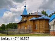 Старая деревянная церковь в честь иконы Божией Матери «Всех скорбящих Радость». Село Упорово. Тюменская область (2017 год). Стоковое фото, фотограф Александр Тараканов / Фотобанк Лори