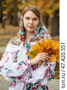Russian beauty - young beautiful woman in a traditional headscarf. Стоковое фото, фотограф Андрей Аркуша / Фотобанк Лори