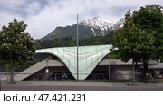 Остановка фуникулера в городе Инсбрук. Австрия. Май. Funicular stop in Innsbruck. Austria. May. Редакционное видео, видеограф Горшков Александр / Фотобанк Лори