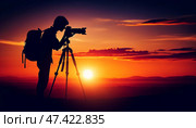 Peaceful Evening Overlook by Silhouetted Camera Enthusiast. Стоковое AI-изображение, AI-художник Андрей Бакусов / Фотобанк Лори