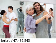 Positive couple of dancers learns a slow foxtrot. Стоковое фото, фотограф Яков Филимонов / Фотобанк Лори