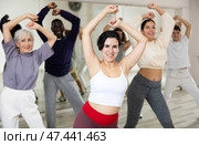 Adult group of people learn the movements of zumba. Стоковое фото, фотограф Яков Филимонов / Фотобанк Лори