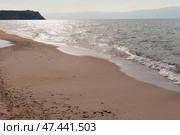 Lake Baikal on hot summer day in afternoon. Sandy beach of Saraiskiy Bay on Olkhon Island is famous for its warm and shallow waters. Summer travel and outdoors. Scenic seascape. Nature background. Стоковое фото, фотограф Виктория Катьянова / Фотобанк Лори