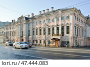 Невский проспект, Строгановский дворец в Санкт-Петербурге утром (2016 год). Стоковое фото, фотограф Александр Алексеев / Фотобанк Лори