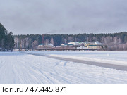 Winter ice path for skating and view of bridge, Sysert pond, Ural, Russia. Стоковое фото, фотограф Ирина Кононова / Фотобанк Лори
