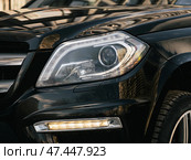 Novosibirsk, Russia -  March  23, 2024: Mercedes-Benz GL-class, close up of the of  black  car with clear light headlight, bumper,  foglights. Стоковое фото, фотограф Виталий Сова / Фотобанк Лори