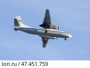 Самолет Ан-24РВ RA-46493 заходит на посадку в аэропорту Ханты-Мансийска. Редакционное фото, фотограф Илья Юрукин / Фотобанк Лори