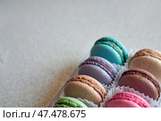 Bright colorful cakes French Macarons with white paperpan in plastic box. Стоковое фото, фотограф Екатерина Якименко / Фотобанк Лори