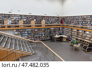 Visitors are in main reading room of the Vyborg Library (2023 год). Редакционное фото, фотограф EugeneSergeev / Фотобанк Лори