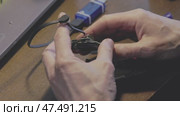 Currently, handson repairs and electronics assembly work is actively in progress as we speak. Стоковое видео, видеограф Olesia Kondrateva / Фотобанк Лори