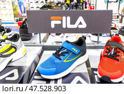 Fila новые стильные кроссовки. Спортивная обувь. Fila — южнокорейский бренд спортивной одежды. Редакционное фото, фотограф FotograFF / Фотобанк Лори