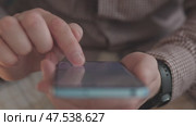 A closeup view of hands skillfully using a touchscreen smartphone in an effective manner. Стоковое видео, видеограф Громов Александр / Фотобанк Лори