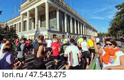 Московский марафон.Cтарт забега.Сентябрь. Moscow Marathon. Start of the race. September. Редакционное видео, видеограф Горшков Александр / Фотобанк Лори