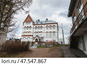 Здание женской школы, Сортавала, Карелия (2024 год). Редакционное фото, фотограф Наталия Бушкевич / Фотобанк Лори