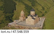 Gergeti Trinity church near mount Kazbek (2022 год). Стоковое видео, видеограф Михаил Коханчиков / Фотобанк Лори