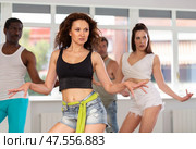 Girl in heels conducts lessons and teaches strip plasticity to visitors of dance. Стоковое фото, фотограф Яков Филимонов / Фотобанк Лори