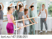 Ballet lesson for teenagers - choreographer teaches girls and boys ballet steps in studio. Стоковое фото, фотограф Яков Филимонов / Фотобанк Лори
