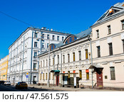 Улица Николоямская. Солнечный день. Ранняя весна. Москва. Редакционное фото, фотограф E. O. / Фотобанк Лори
