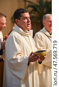 Priest Holding Bowl of Ashes During Ash Wednesday Celebration in a Serene Church Setting. Стоковое AI-изображение, AI-художник Sergey Grishin / Фотобанк Лори