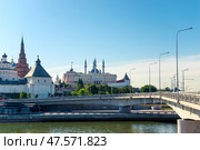 The bank of the river Kazanka with a beautiful view of the Kazan Kremlin. Russia (2022 год). Стоковое фото, фотограф Константин Лабунский / Фотобанк Лори