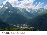 View of the mountains of the Main Caucasian Ridge and Dombai ski resort, opening from the upper station of the cable car, Karachay-Cherkessia, Russia. Стоковое фото, фотограф Ula Ulachka / Фотобанк Лори