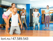 Girl performing rear choke hold while sparring with male opponent. Стоковое фото, фотограф Яков Филимонов / Фотобанк Лори