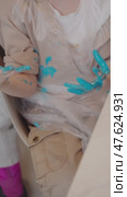 The little child got covered in blue paint while painting a picture with his hands. Стоковое видео, видеограф Strunov David / Фотобанк Лори