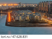 Санкт-Петербург. Ночной вид на Дудергофский канал, улицу Катерников, жилой комплекс "Дудергоф Клаб" Редакционное фото, фотограф Сергей Крамарев / Фотобанк Лори