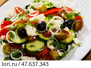 Shopska salad is tasty dish of Bulgarian cuisine. Стоковое фото, фотограф Яков Филимонов / Фотобанк Лори