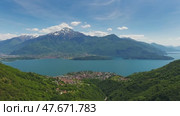 Aerial landscape on Como lake in Italy (2023 год). Стоковое видео, видеограф Михаил Коханчиков / Фотобанк Лори