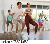 Parents with young daughter and schoolboy son are taught to move to boogie-woogie. Стоковое фото, фотограф Яков Филимонов / Фотобанк Лори