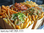 Delicious variety of fries displayed in paper bags at a food location. Красочное ассорти картофеля фри представлено в бумажных пакетах: сладкий картофель фри, кудрявый картофель фри и классический золотистый картофель фри. Идеально подходит для любителей перекусить в заведениях повседневного питания. Стоковое AI-изображение, AI-художник Katsiaryna Repich / Фотобанк Лори