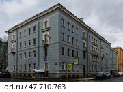 Доходный дом, 1860. Архитектор: Василий Васильевич (Людвигович) Фон Витт. Санкт-Петербург, 5-ая Советская (Рождественская) улица, дом 32 (Дегтярная улица, дом 18) Редакционное фото, фотограф Александр Селезнев / Фотобанк Лори