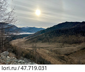 Первый снег осенью в республике Алтай, Чемальский район. The first snow in autumn in the Altai Republic, Chemalsky district. 卡吞河，阿尔泰共和国秋天的第一场雪，Chemalsky区。 Стоковое фото, фотограф Денис Баданин / Фотобанк Лори