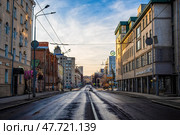 Пустая городская улица (Варварская, Нижний Новгород) Редакционное фото, фотограф Илья Старков / Фотобанк Лори