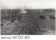 Форсирование Днепра советскими войсками в 1943 году. Старая чёрно-белая фотография. Редакционная иллюстрация, иллюстратор александр афанасьев / Фотобанк Лори
