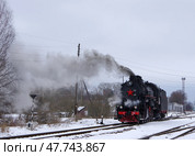 Советский паровоз Л-2180 на станции Осташков, Тверская область (2021 год). Редакционное фото, фотограф Алексей Иванов / Фотобанк Лори