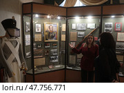 Люди в экспозиции, музей дивизии им. Дзержинского в Балашихе. Редакционное фото, фотограф Дмитрий Неумоин / Фотобанк Лори