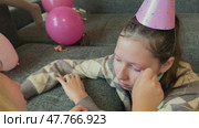 At the holiday party, children have fun applying makeup to each other, laughing and experimenting with colors. Стоковое видео, видеограф Ирина Старикова / Фотобанк Лори