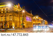 Night view of central avenue of Vienna and illuminated State Opera (2022 год). Редакционное фото, фотограф Яков Филимонов / Фотобанк Лори