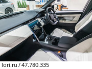 Interior of 2024 Discovery Sport Dynamic SE. London, UK, 17 February 2024. Редакционное фото, фотограф Zydrius Tartenis / Фотобанк Лори